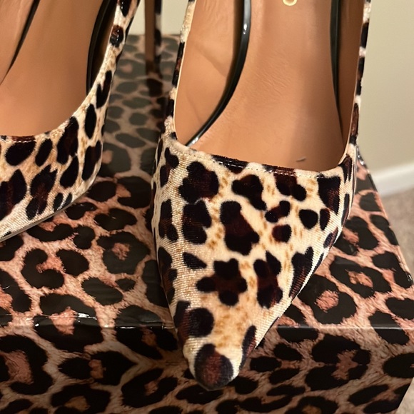 Velvet leopard print stilettos - Picture 2 of 3